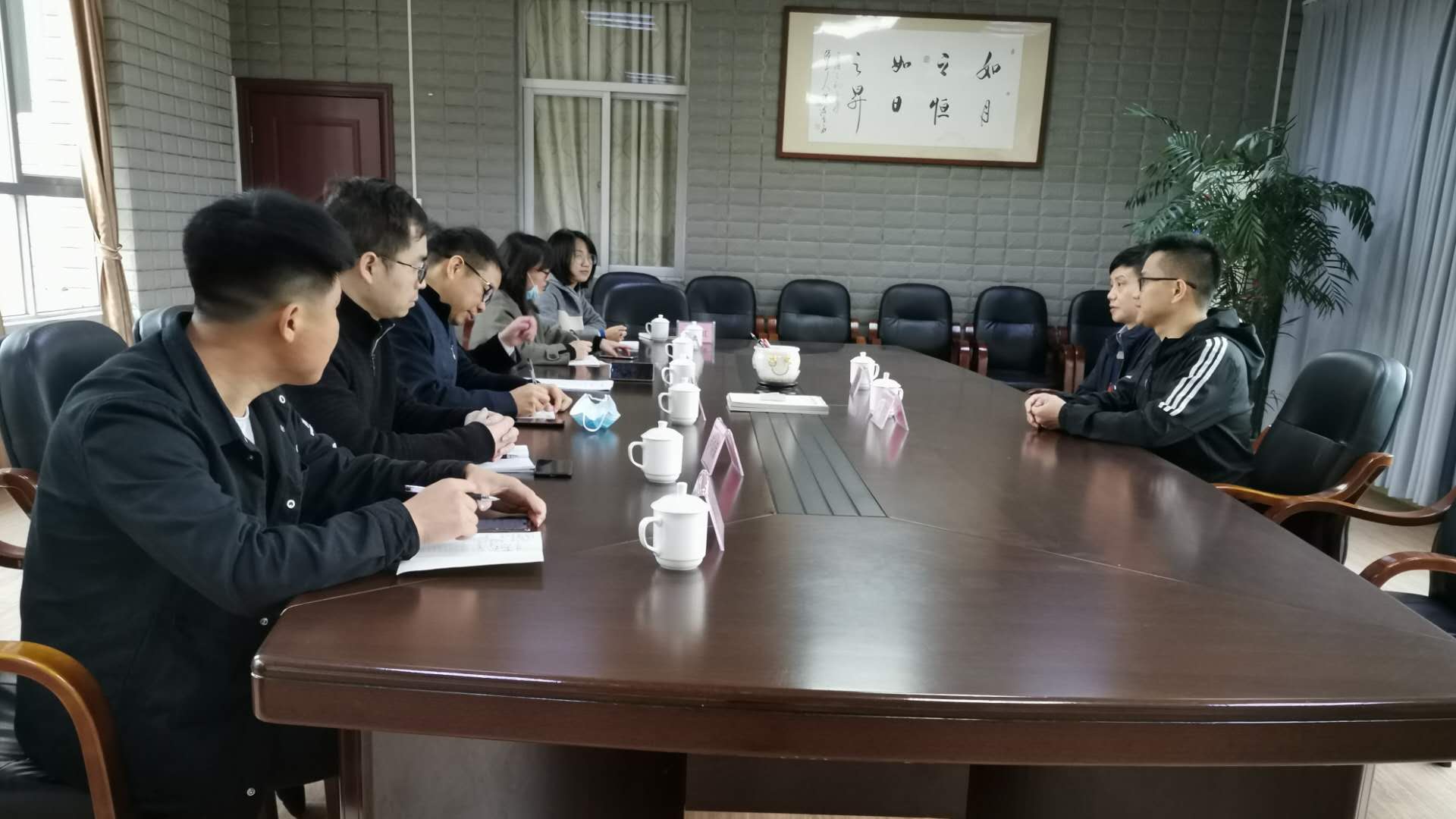 座谈会.jpg
