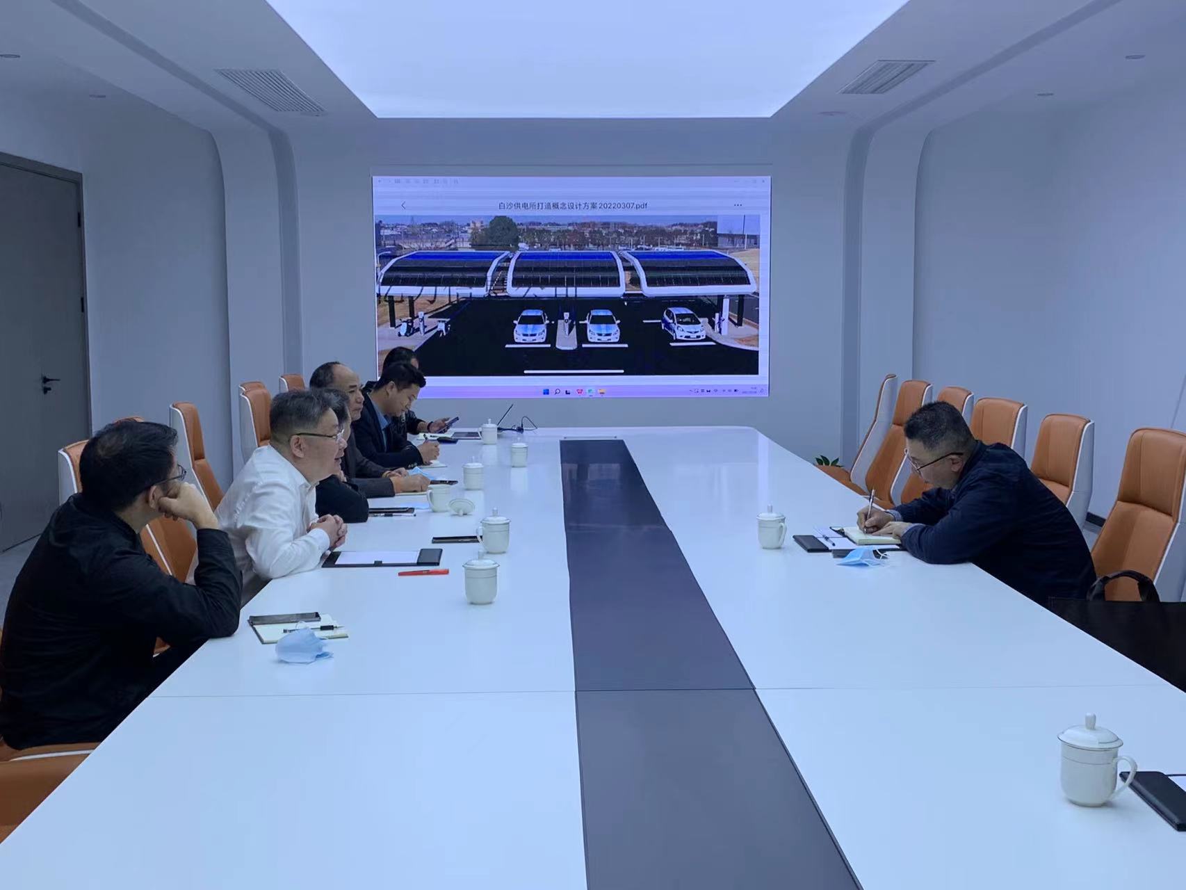 座谈会.jpg